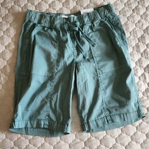NWT Women's Bermuda Green Mid Rise Shorts, SZ 8